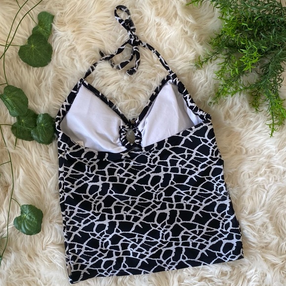 Halter neck Top - Picture 7 of 9